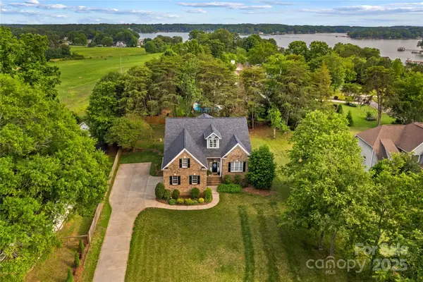 7923 Mountain Shore Drive, Sherrills Ford, NC 28673