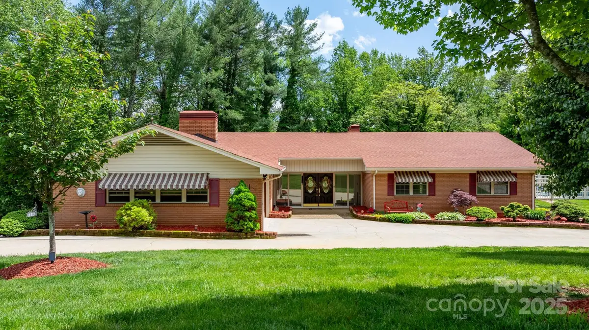 114 SE Eastwood Park Drive Se, Lenoir, NC 28645 - Image #1