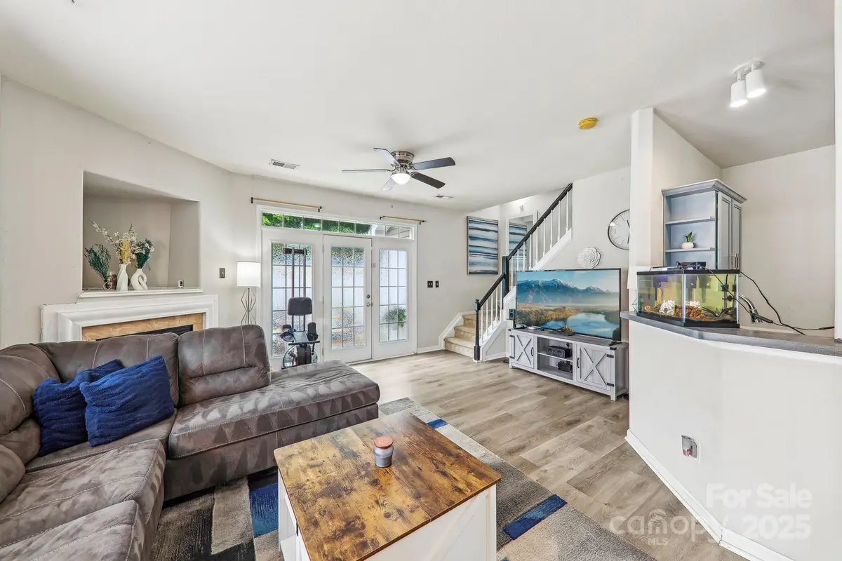 8259 Carob Tree Lane, Charlotte, NC 28215 - Image #1