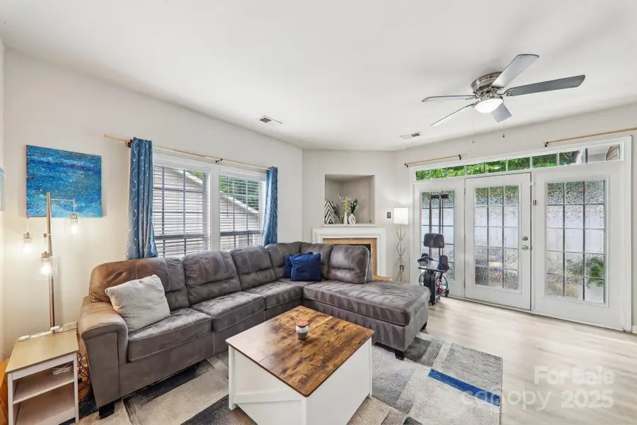 8259 Carob Tree Lane, Charlotte, NC 28215 - Image #3