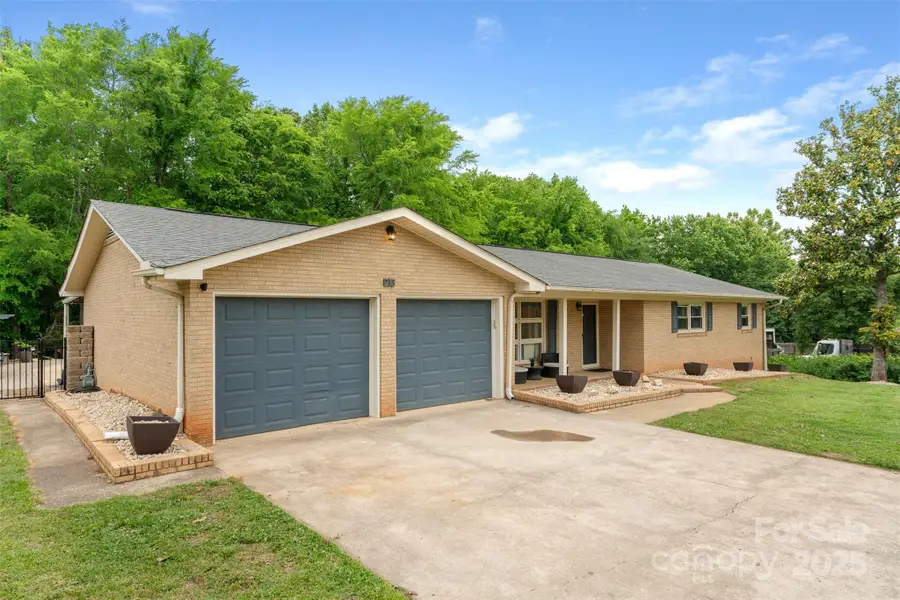 213 Lakeview Drive, Harrisburg, NC 28075 - Image #2