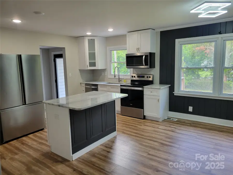 423 S Rhyne Street, Dallas, NC 28034 - Image #3