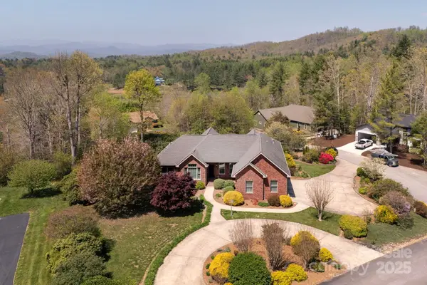 28 Tudor Crescent Court, Hendersonville, NC 28739