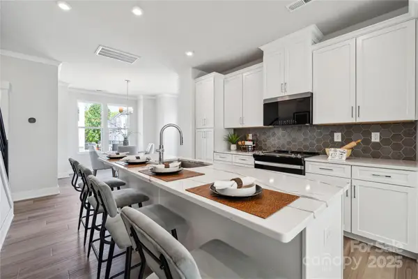 2009 Clarksdale Drive #39, Charlotte, NC 28206