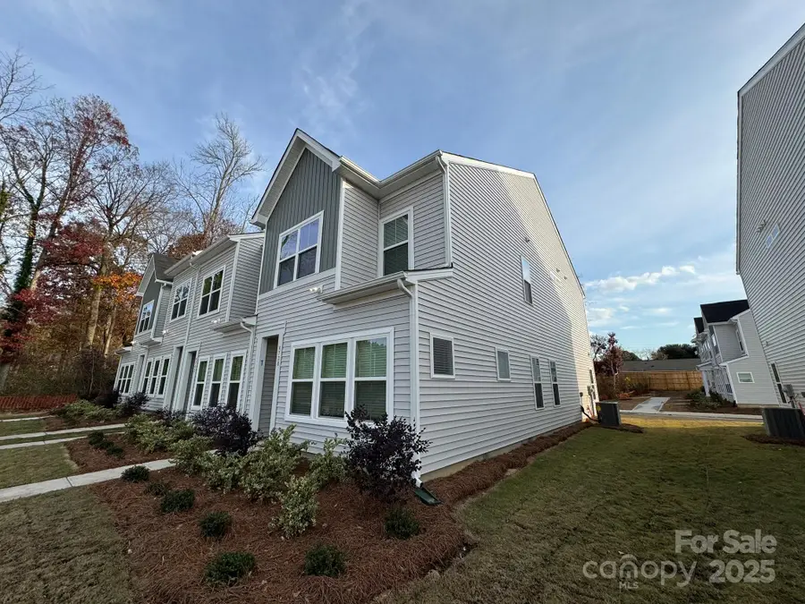 4738 Lakeview Road N #16, Charlotte, NC 28216 - Image #2