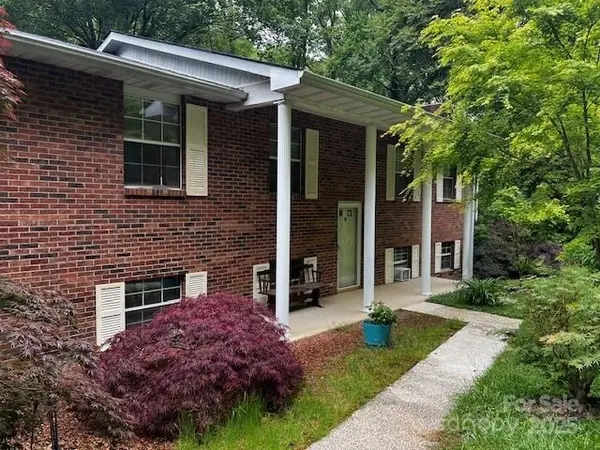 530 Burge Mountain Road, Hendersonville, NC 28792