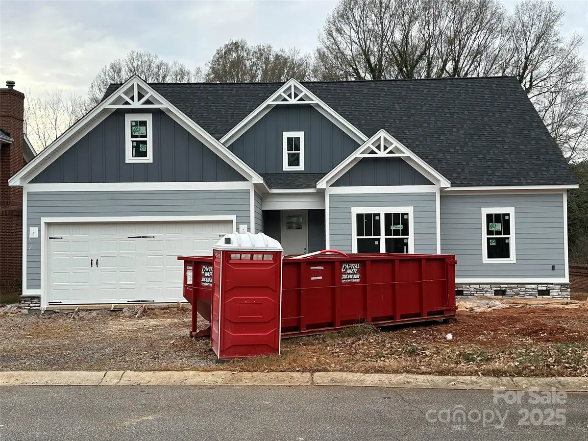 1061 The Glen Street, Statesville, NC 28677 - Image #1