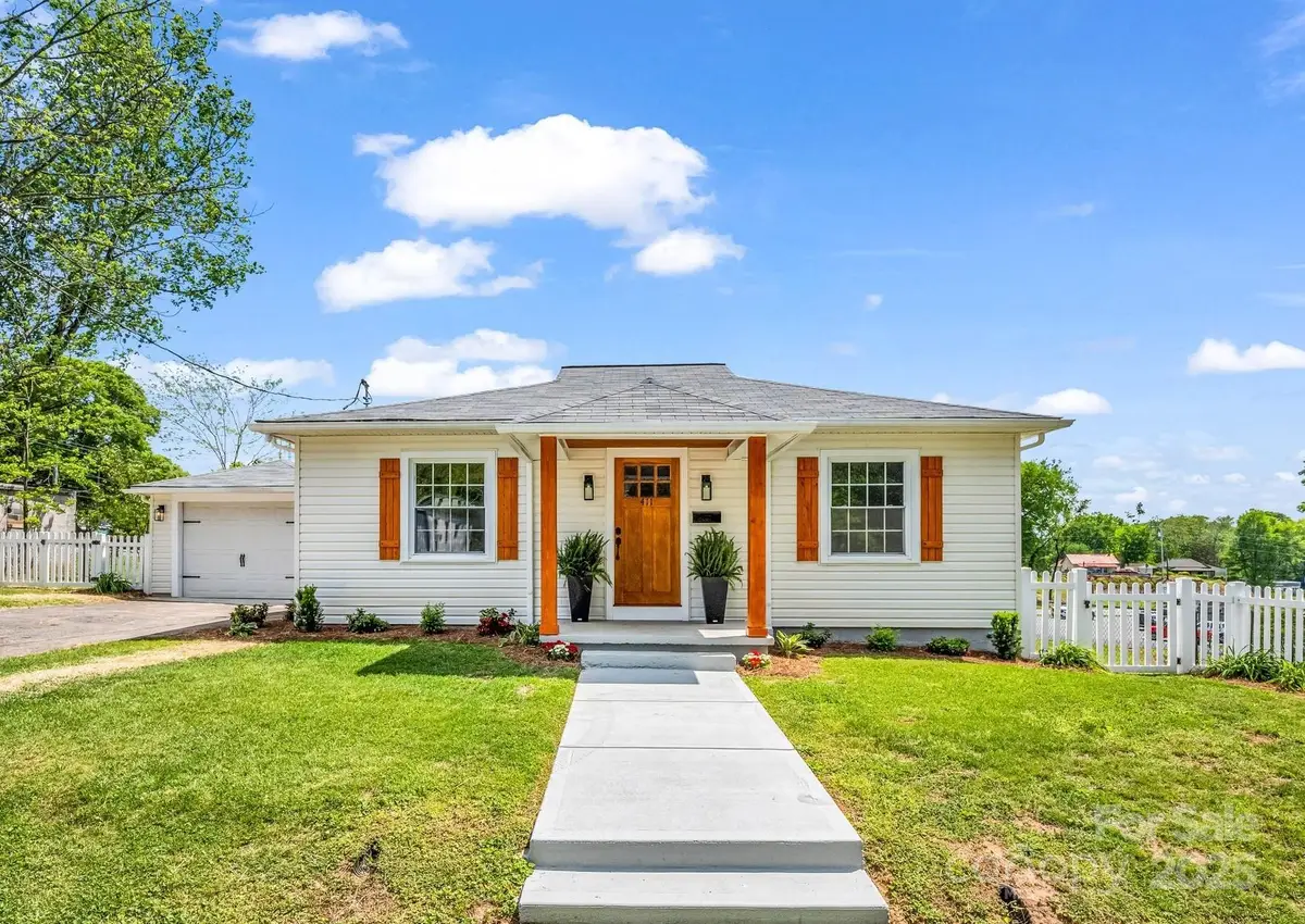 411 W Sycamore Street, Lincolnton, NC 28092 - Image #1