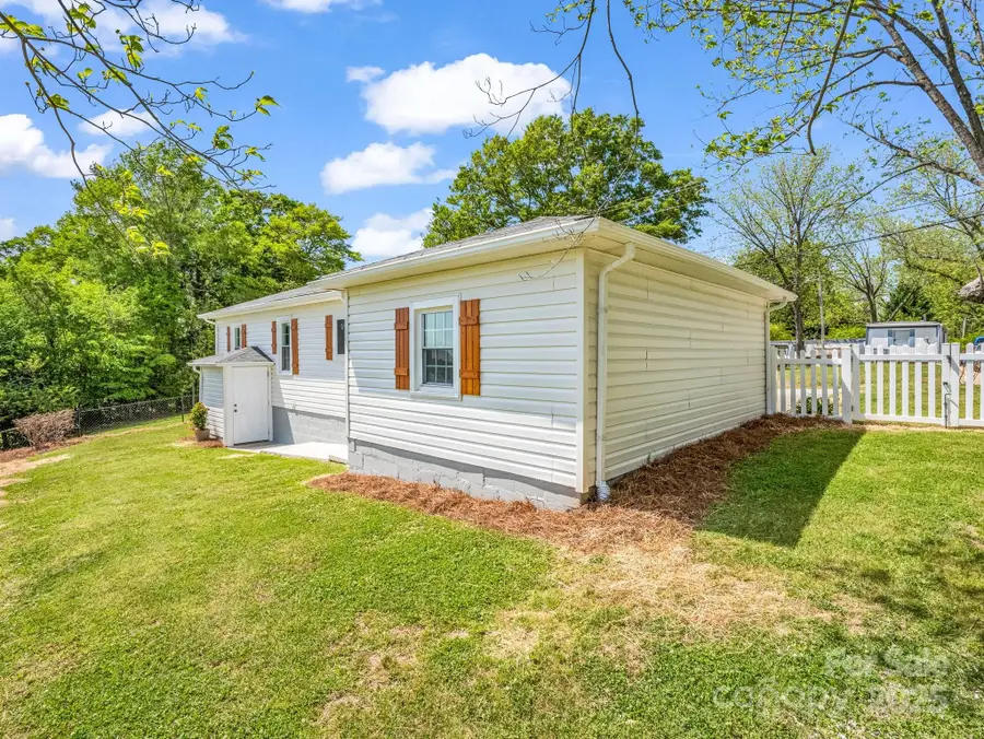 411 W Sycamore Street, Lincolnton, NC 28092 - Image #2