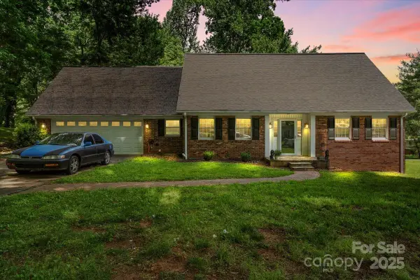 2701 Castes Drive, Pfafftown, NC 27040