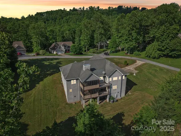 150 Baton Lane, Hendersonville, NC 28792