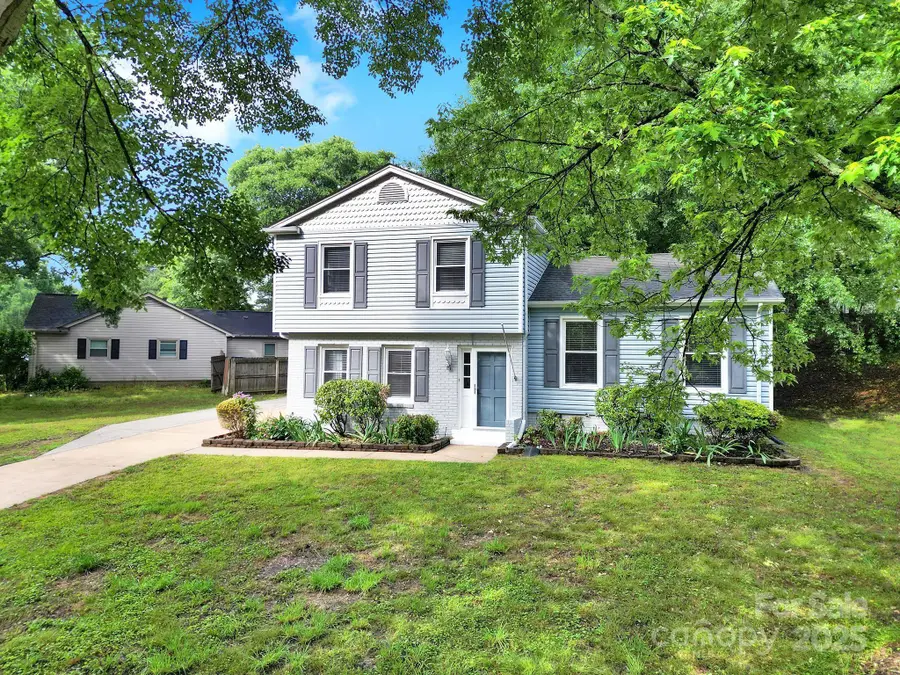 8514 Timber Crest Circle, Charlotte, NC 28226 - Image #2