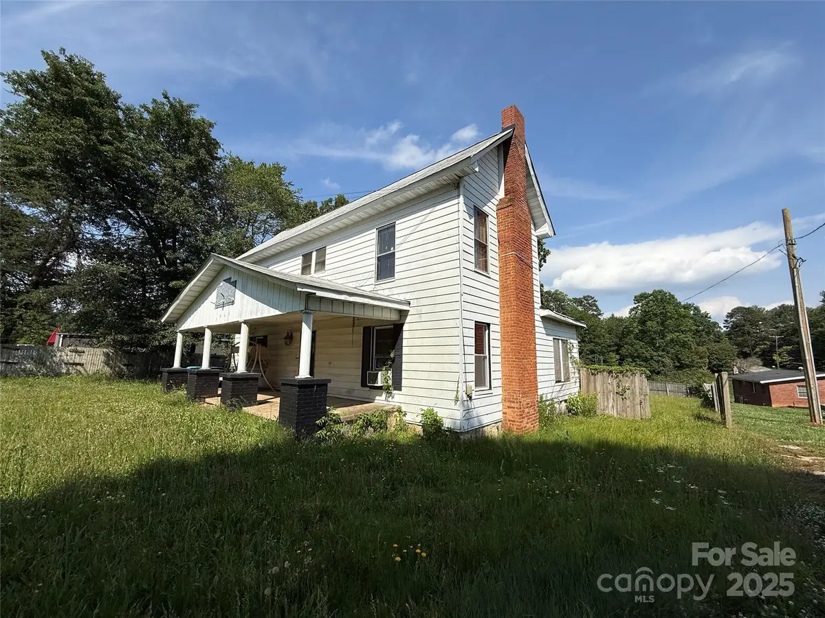 1445 33rd Street Sw, Hickory, NC 28602 - #1