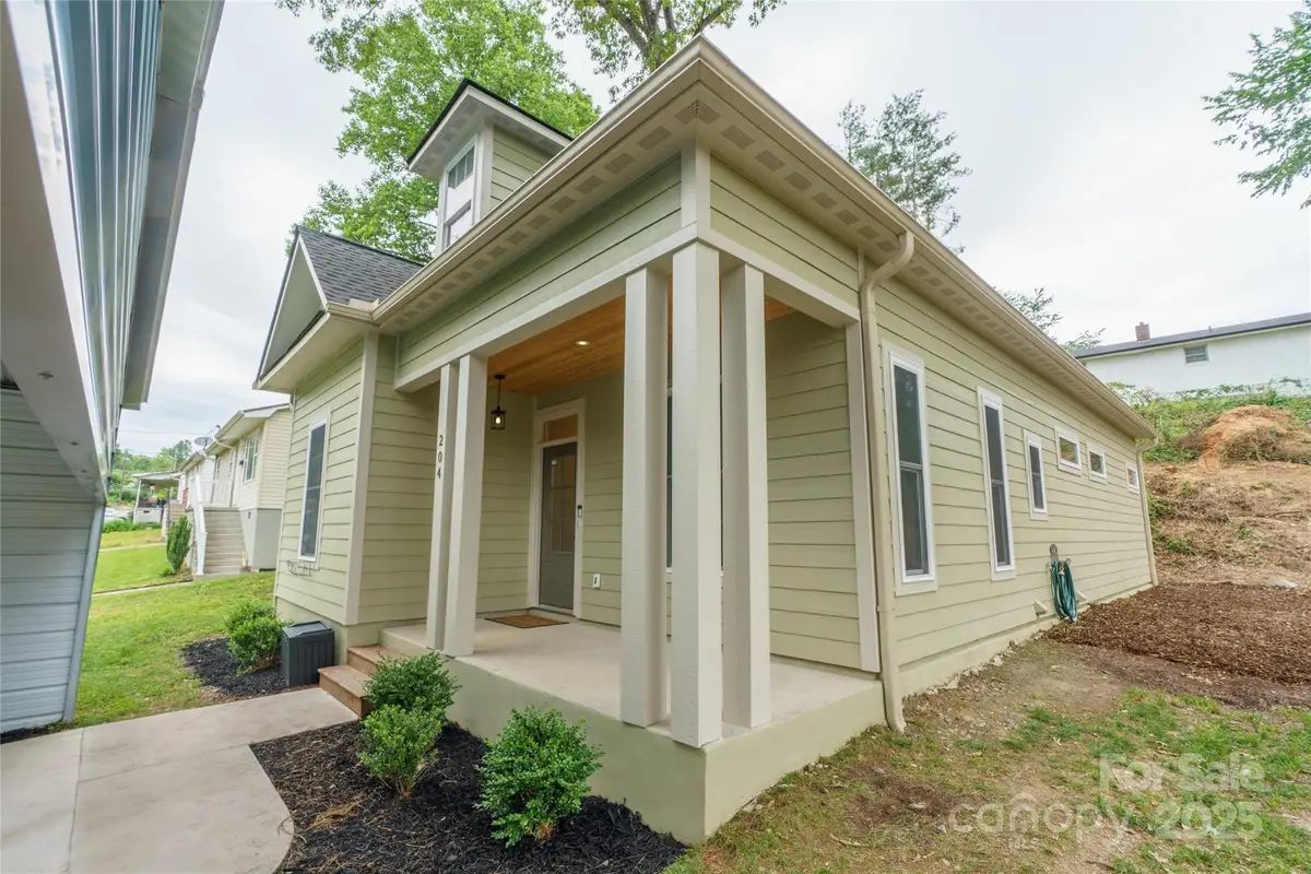 204 Maple Avenue, Marion, NC 28752 - Image #1