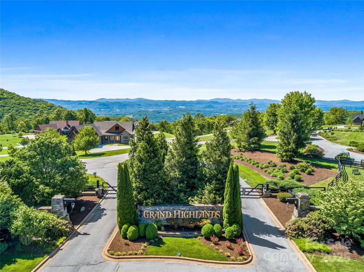 99999 Snow Ridge Drive #11, Hendersonville, NC 28792 - Image #1