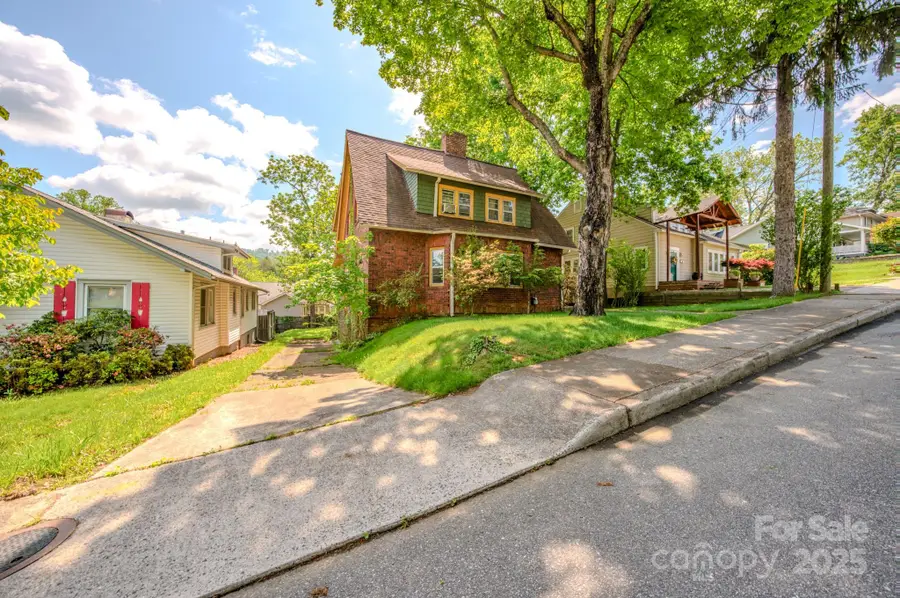 69 Austin Avenue, Asheville, NC 28801 - Image #3