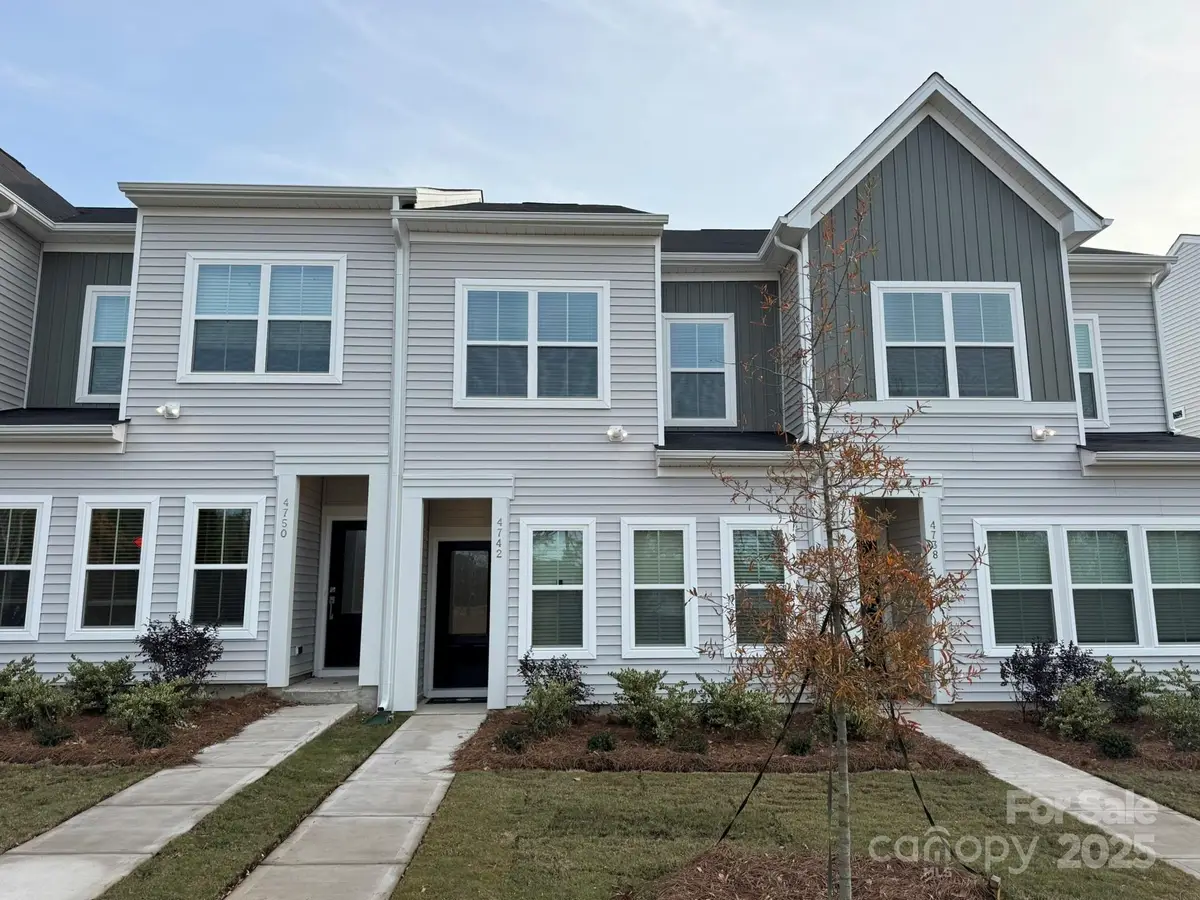 4742 Lakeview Road N #17, Charlotte, NC 28216 - Image #1