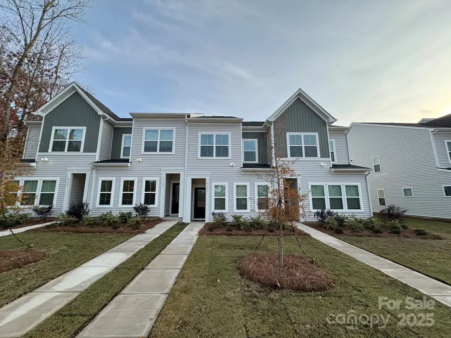 4742 Lakeview Road N #17, Charlotte, NC 28216 - Image #2