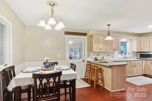 169 Sunshine Cove Road, Waynesville, NC 28785