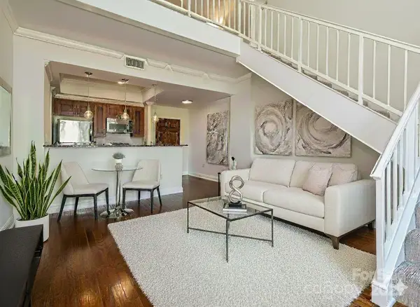 300 W 5th Street #723, Charlotte, NC 28202