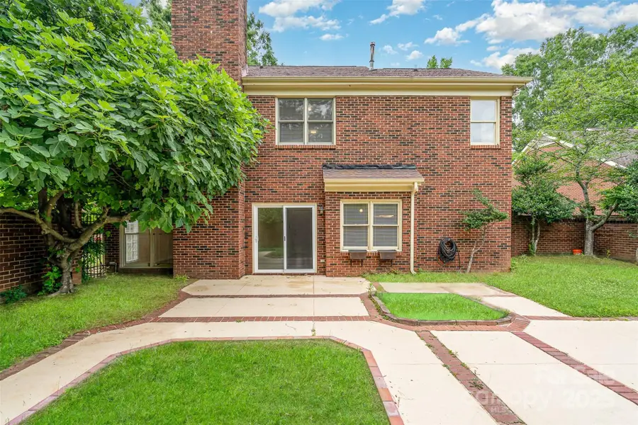 7031 Walton Heath Lane, Charlotte, NC 28277 - Image #2