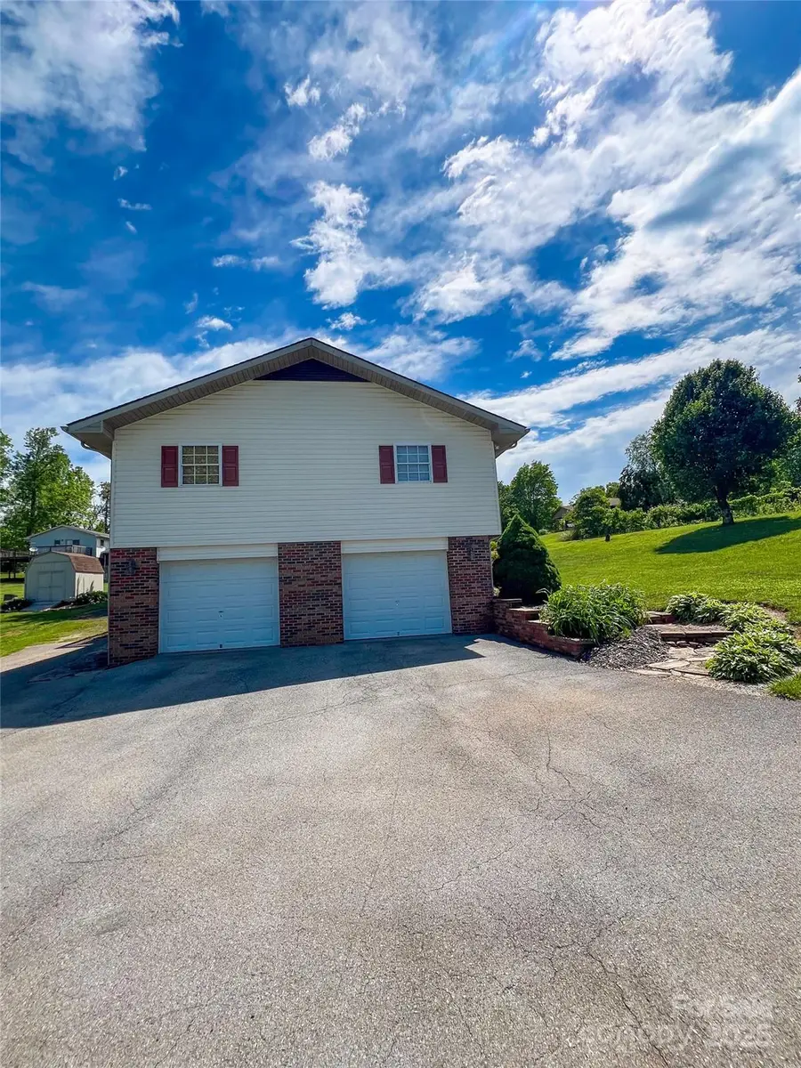 660 Halltown Road, Spruce Pine, NC 28777 - Image #3