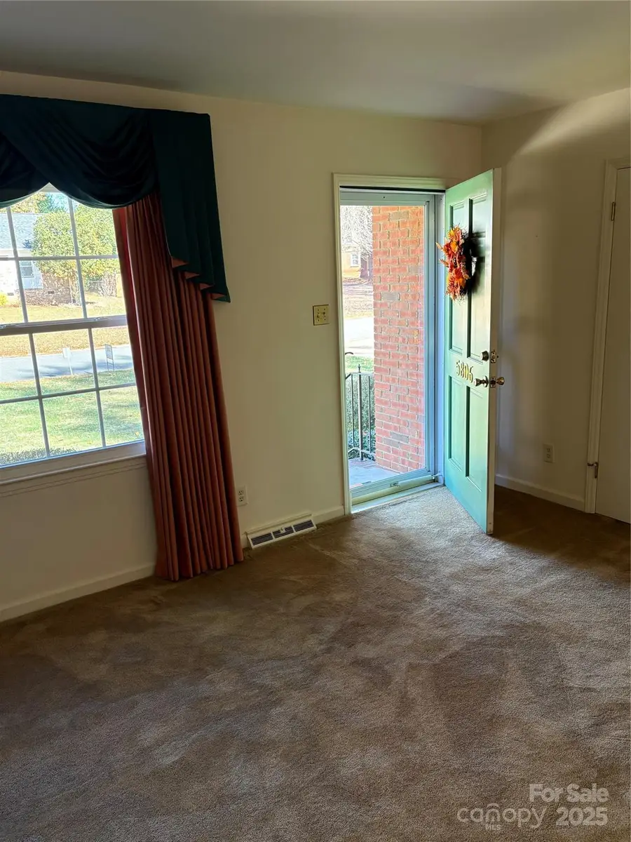 5806 Whitingham Drive, Charlotte, NC 28215 - Image #2