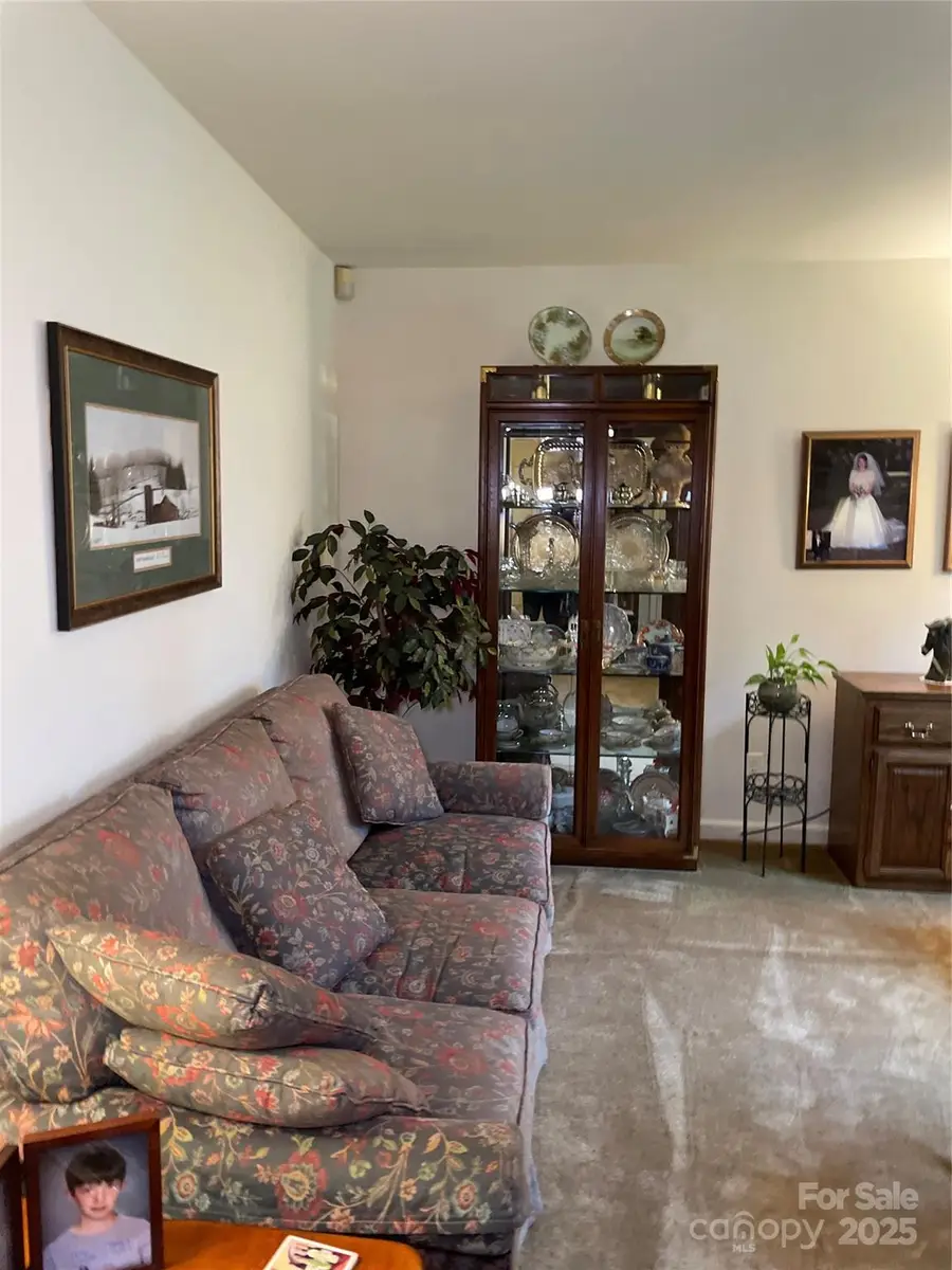 5806 Whitingham Drive, Charlotte, NC 28215 - Image #3