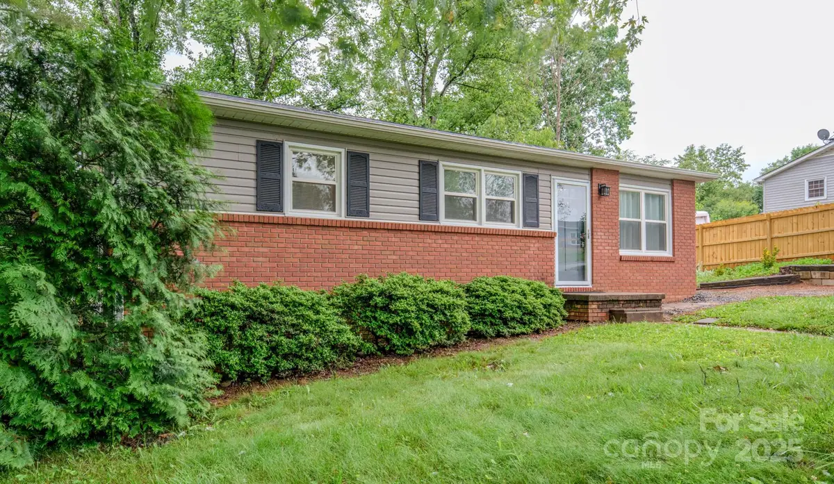 109 Chapman Drive, Asheville, NC 28805 - Image #1