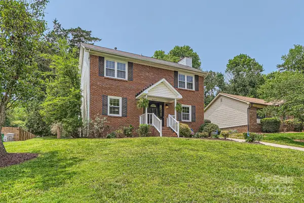 6221 Round Hill Road, Charlotte, NC 28211