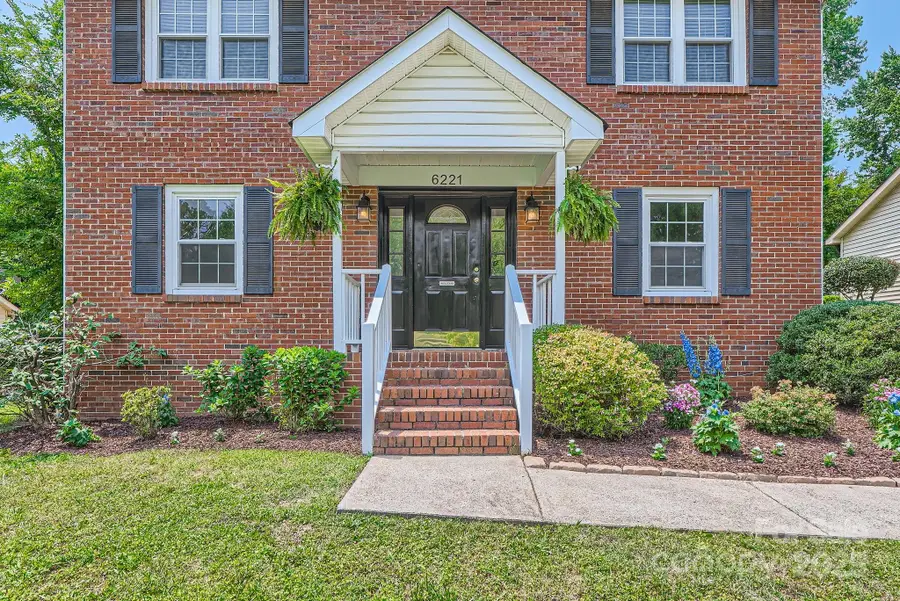 6221 Round Hill Road, Charlotte, NC 28211 - Image #3