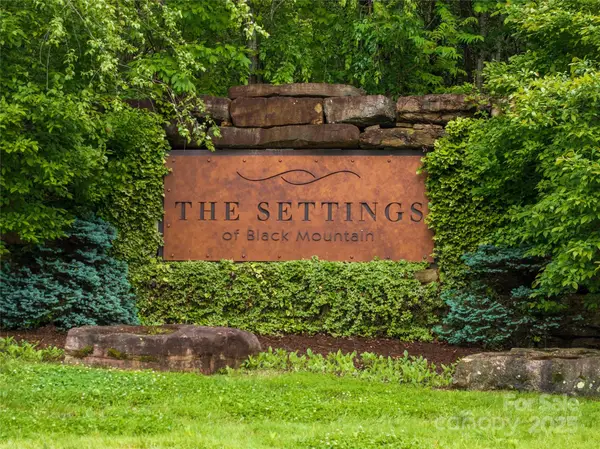 52 Settings Boulevard, Black Mountain, NC 28711