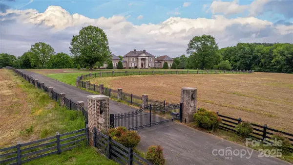 1100 Glen Oaks Drive, Hamptonville, NC 27020