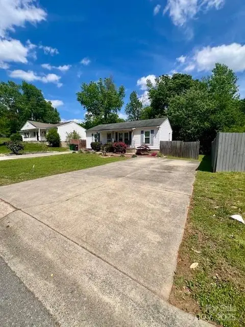 6000 Amberly Lane, Charlotte, NC 28213 - Image #2