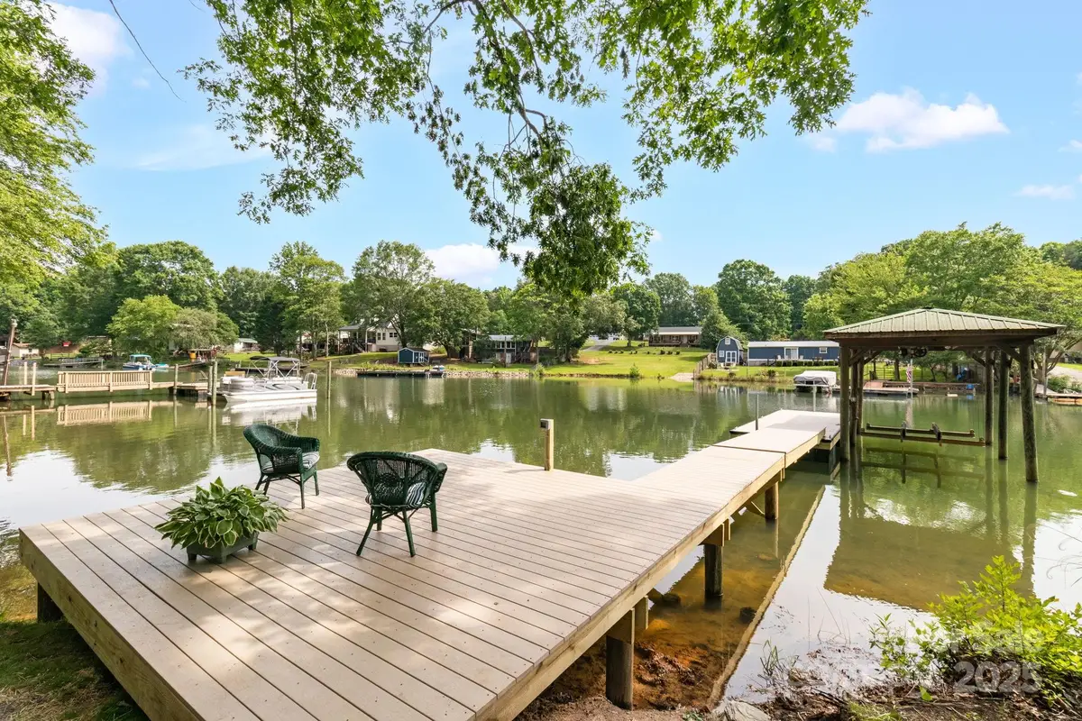 7232 Executive Circle, Denver, NC 28037 - Image #1