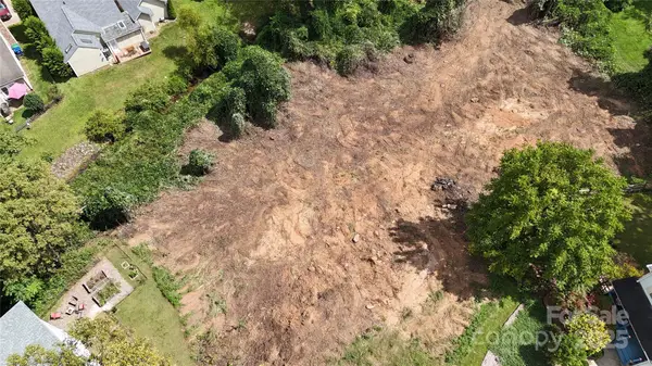 16 Village East Court, Asheville, NC 28805