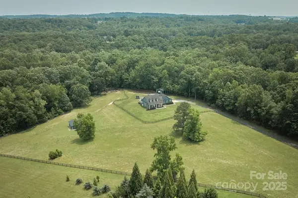 355 Night Lark Lane, Campobello, SC 29322