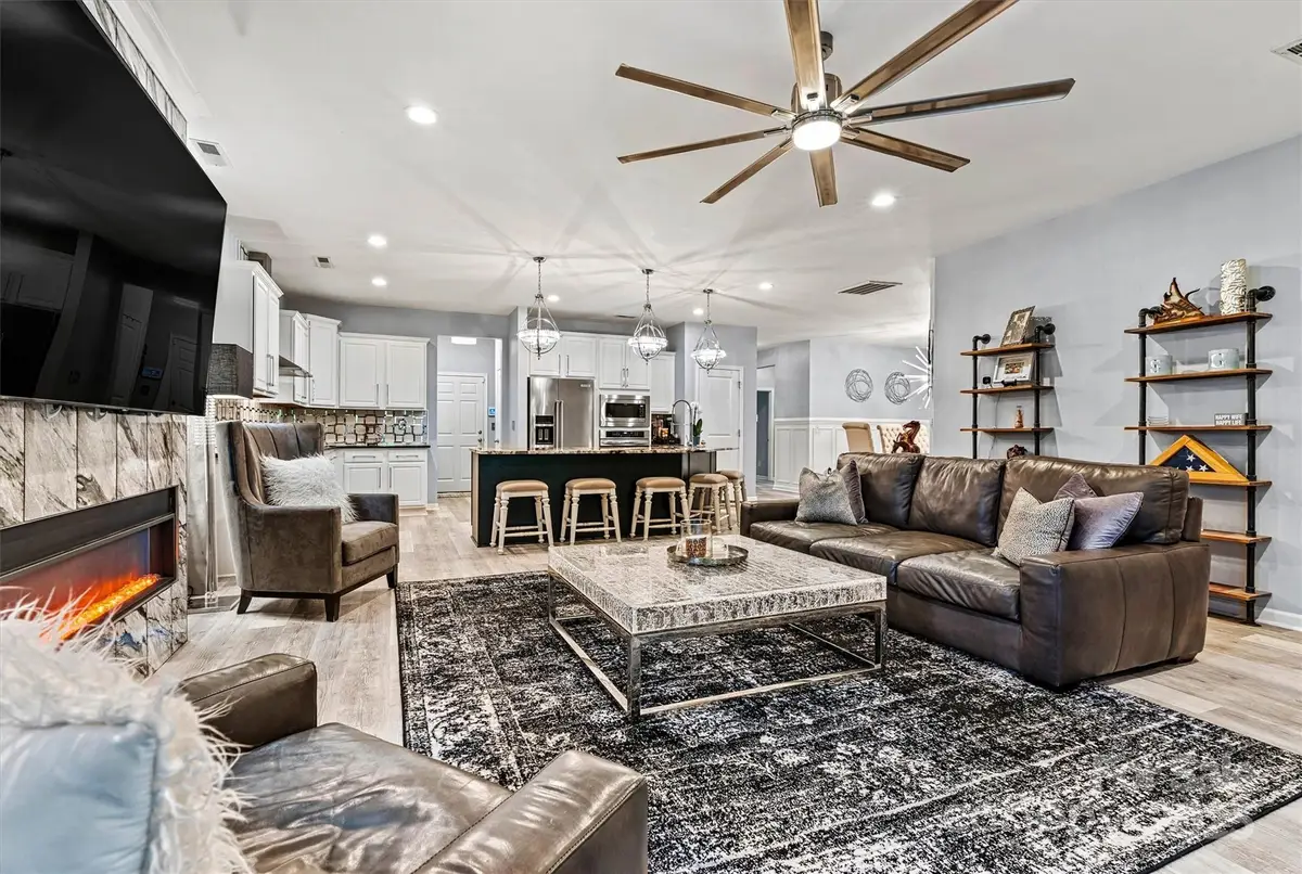 7809 Creek Park Drive, Denver, NC 28037 - Image #1