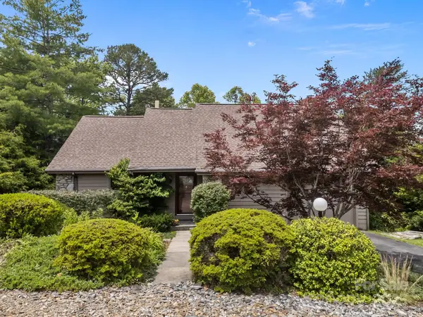 4 Zachary Ridge Road, Asheville, NC 28804