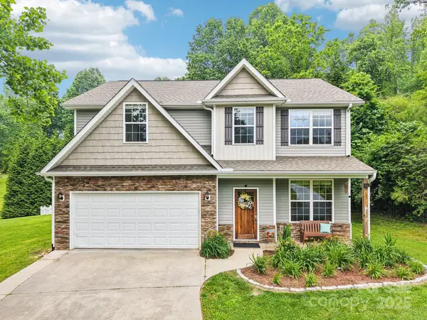 22 Streamside Drive, Hendersonville, NC 28791