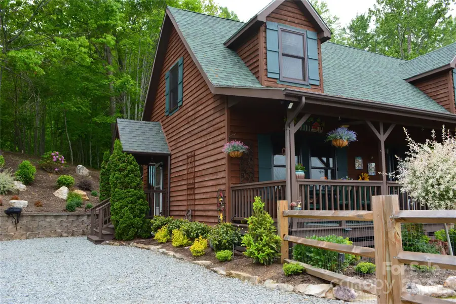 394 Hummingbird Lane, Elk Park, NC 28622 - Image #2