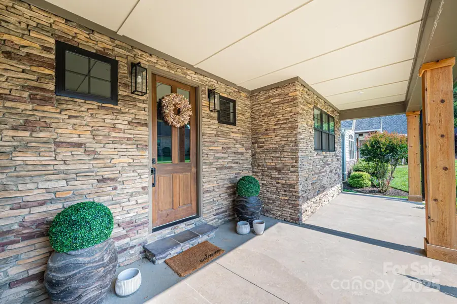 3741 9th Street Court Ne, Hickory, NC 28601 - Image #2