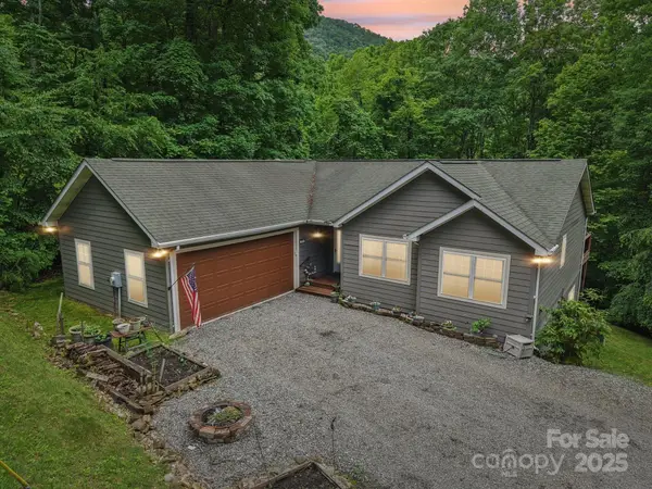 574 Appaloosa Trail, Waynesville, NC 28785