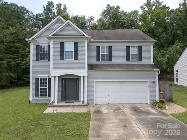 9541 Green Apple Drive, Charlotte, NC 28215