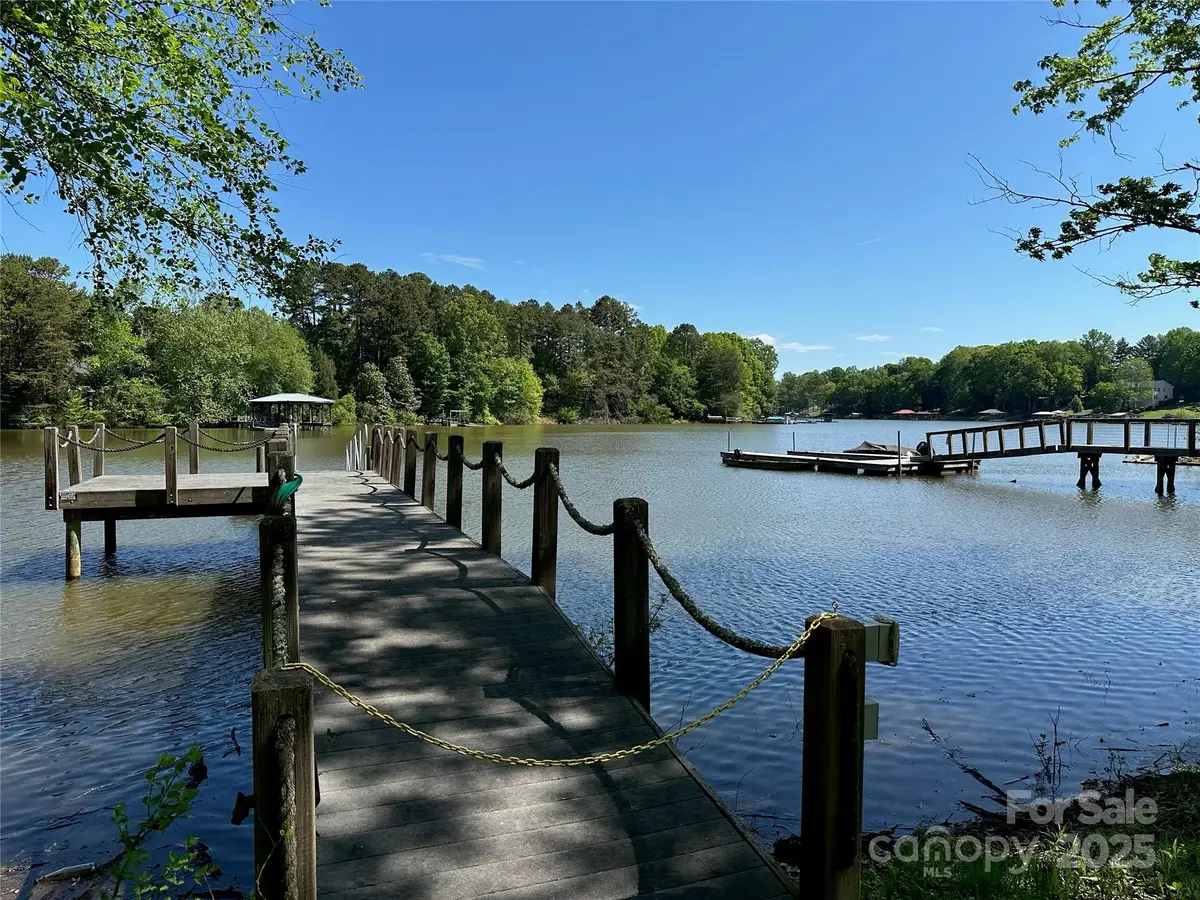 6718 Emerald Isle Drive, Sherrills Ford, NC 28673 - Image #1