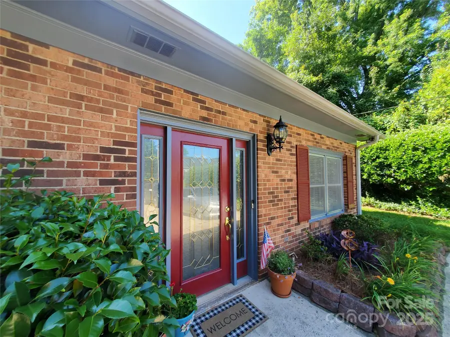 2104 Farmbrook Drive, Statesville, NC 28625 - Image #2