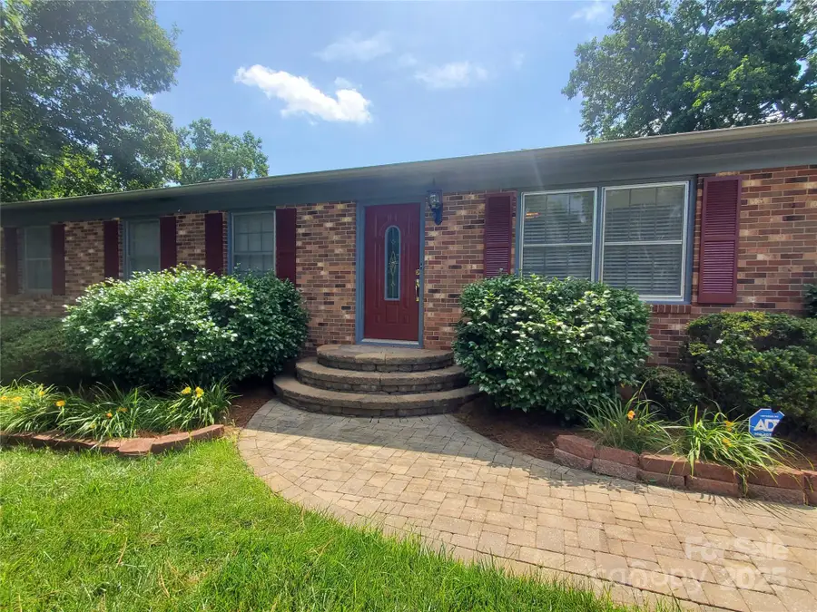 2104 Farmbrook Drive, Statesville, NC 28625 - Image #3