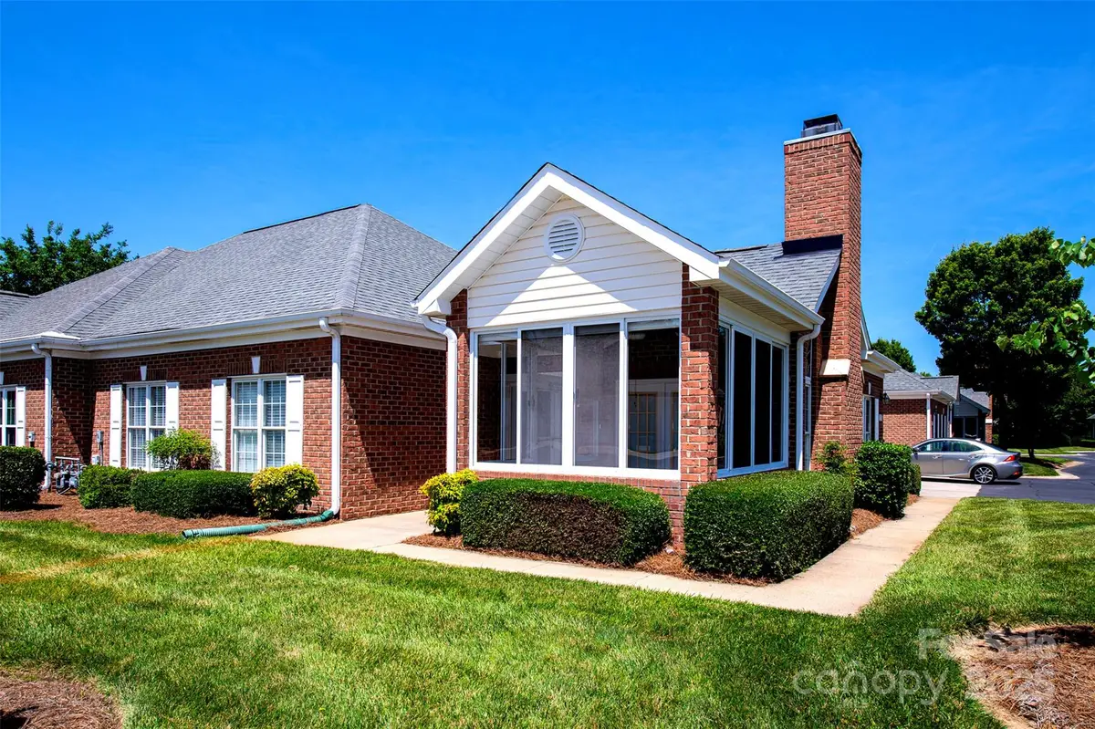 8538 Highland Glen Drive, Charlotte, NC 28269 - Image #1