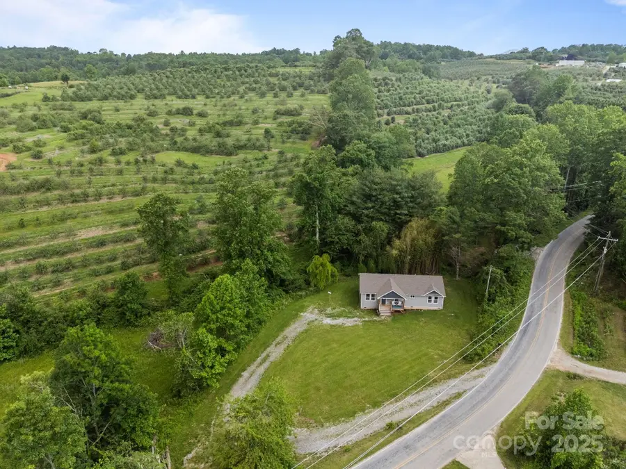 458 Summer Road, Hendersonville, NC 28792 - Image #3