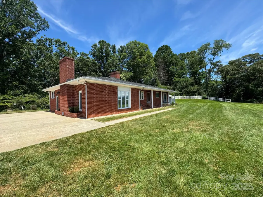 598 Miles View Drive, Mills River, NC 28759 - Image #3